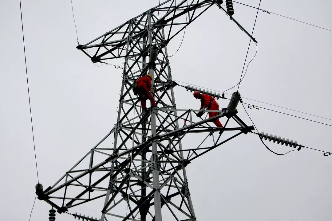 高溫下的電力守護者-記奮斗在運行巡檢一線(xiàn)的員工李長(cháng)穩
