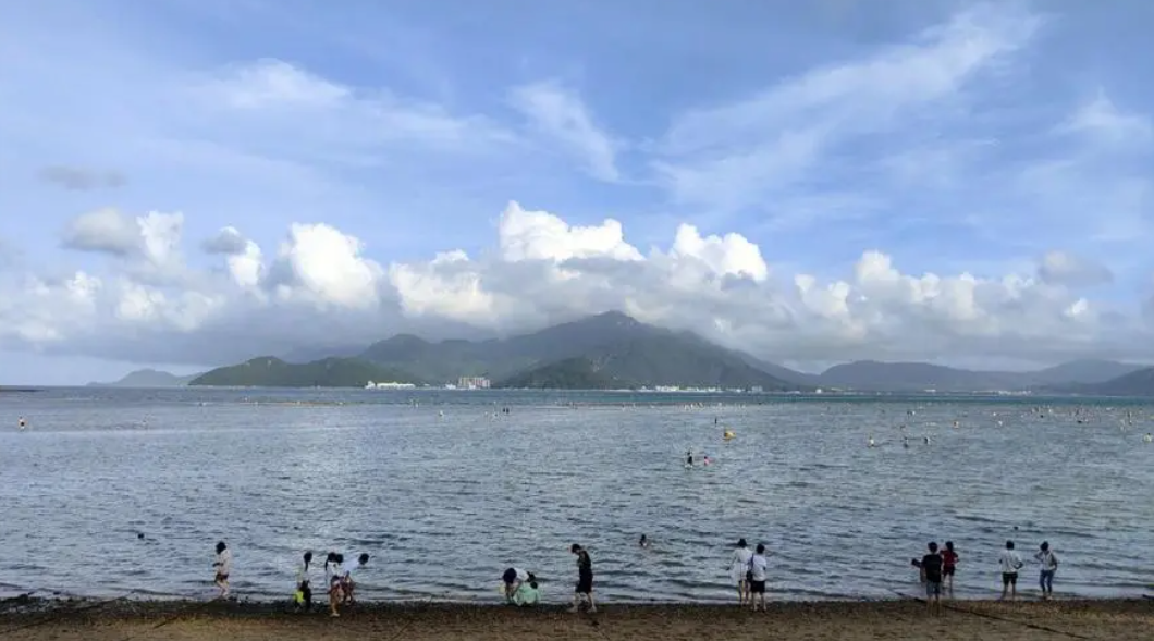 海邊沙灘防偷渡、防溺水監控使用球形轉臺設備的優(yōu)勢包括哪些！